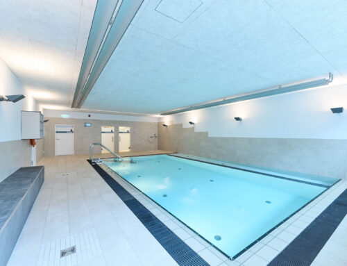 Der erste Schwimmbadbesuch mit deinem Baby – ein kleiner Leitfaden für einen entspannten Start