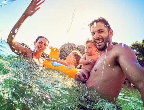 Das erste Mal Babyschwimmen: Familie R. berichtet